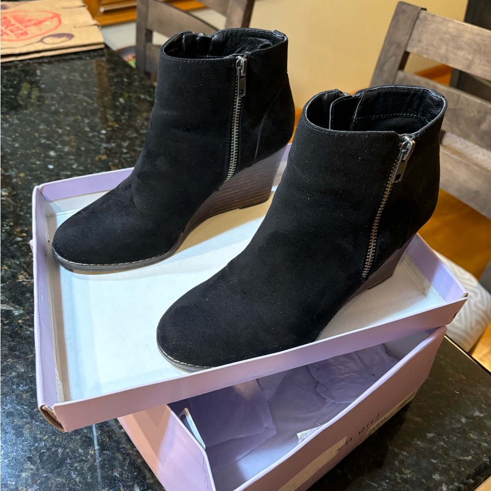 Madden Girl Gatess black boots size 7.5